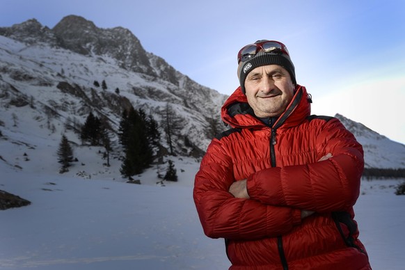 Jean Troillet, alpiniste et guide de montagne pose pour le photographe ce mercredi 4 decembre 2013 a La Fouly dans le Val Ferret en Valais. (KEYSTONE/Jean-Christophe Bott)