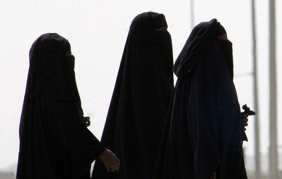 Verhüllte Frauen in Saudi-Arabien: Die Golfmonarchie beschneidet die Rechte seiner Bürgerinnen drastisch.