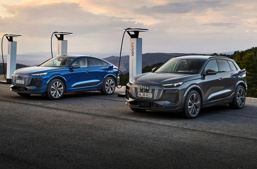 Nachrichten Linkding Geschwister an der Ladesäule: Der neue Q6 Sportback (links) und sein SUV-Bruder.