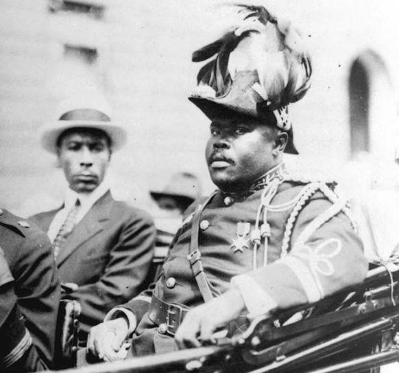 Nachrichten Linkding FILE - In this August 1922 file photo, Marcus Garvey is shown in a military uniform as the "Provisional President of Africa" during a parade on the opening day of the annual Convention of th ...