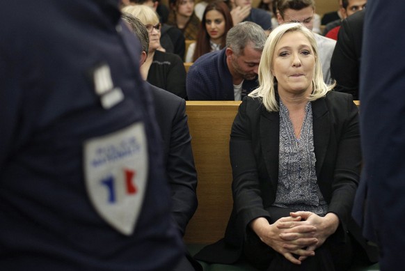 «Ich habe gegen kein Gesetz verstossen»: Marine Le Pen vor Gericht in Lyon.