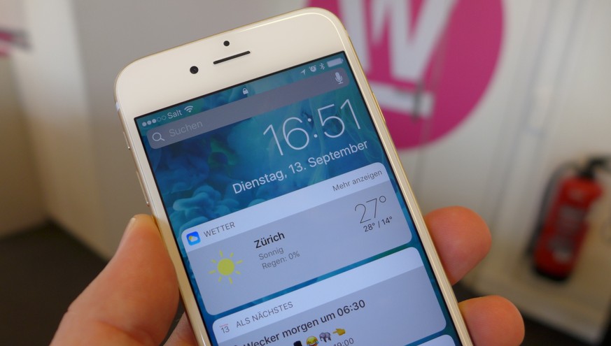 Mit iOS 10 wird der Sperrbildschirm mächtig aufgemotzt. Die Details folgen weiter unten.