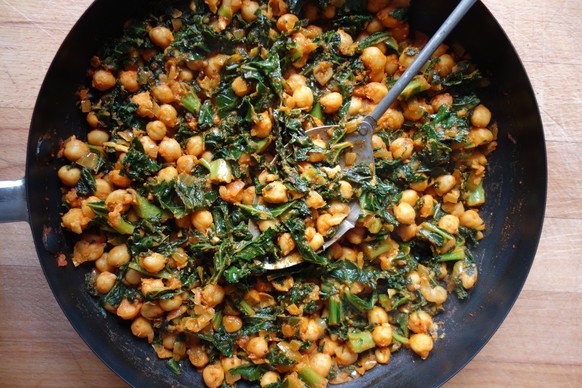 Meera Sodha chickpea and kale curry kichererbsen federkohl vegetarisch vegan essen indien
food blog channa chana saag
https://www.pinterest.com/pin/386817055467904673/