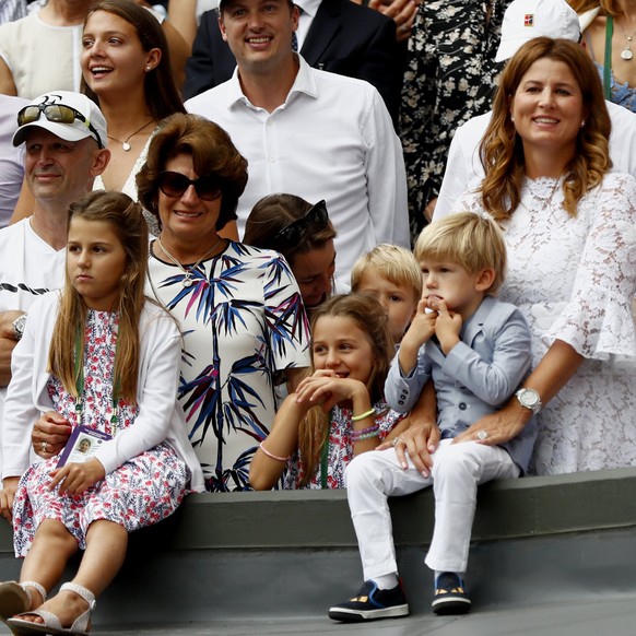 epa06091313 Roger Federer&#039;s wife Mirka (C) and the children react after Roger Federer of Switzerland won against Marin Cilic of Croatia during the Men&#039;s final match for the Wimbledon Champio ...