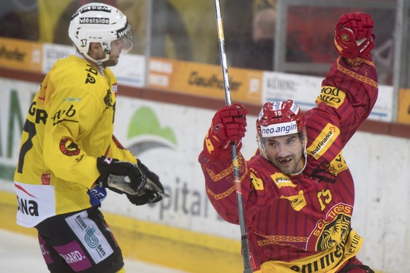 Tigers Roland Gerber, rechts, jubelt neben Berns Gian-Andrea Randegger, links, waehrend dem Eishockey National League A Spiel zwischen den SCL Tigers und dem SC Bern, am Samstag, 15. Oktober 2016, in  ...