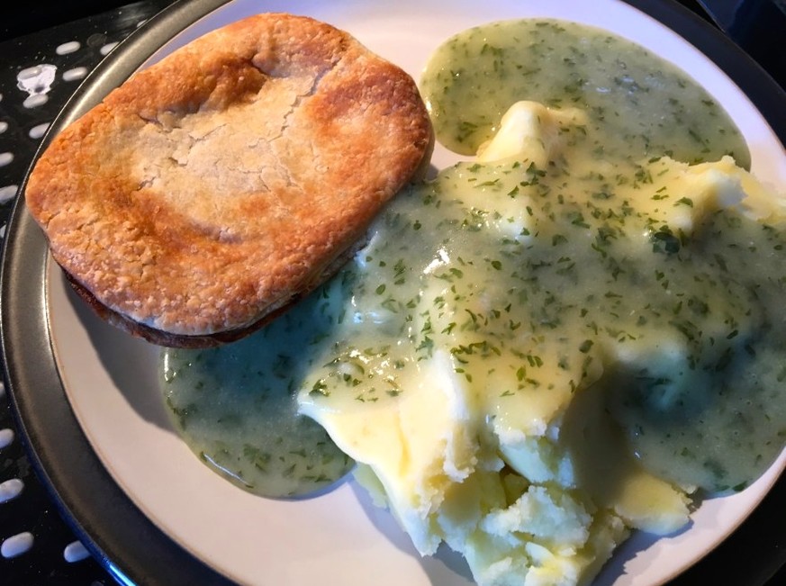 manze pie shop walthamstow east london england cockney pie and mash britisch food essen https://www.myinheritedkitchen.co.uk/real-pies-pie-shop-green-liquor