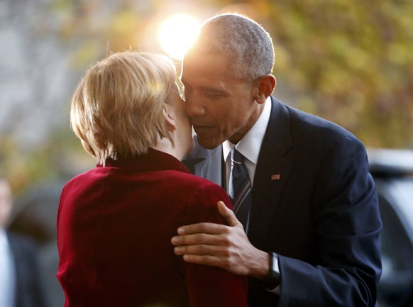 U.S. President Barack Obama is welcomed by German Chancellor Angela Merkel upon his arrival at the chancellery in Berlin, Germany, November 17, 2016. REUTERS/Fabrizio Bensch