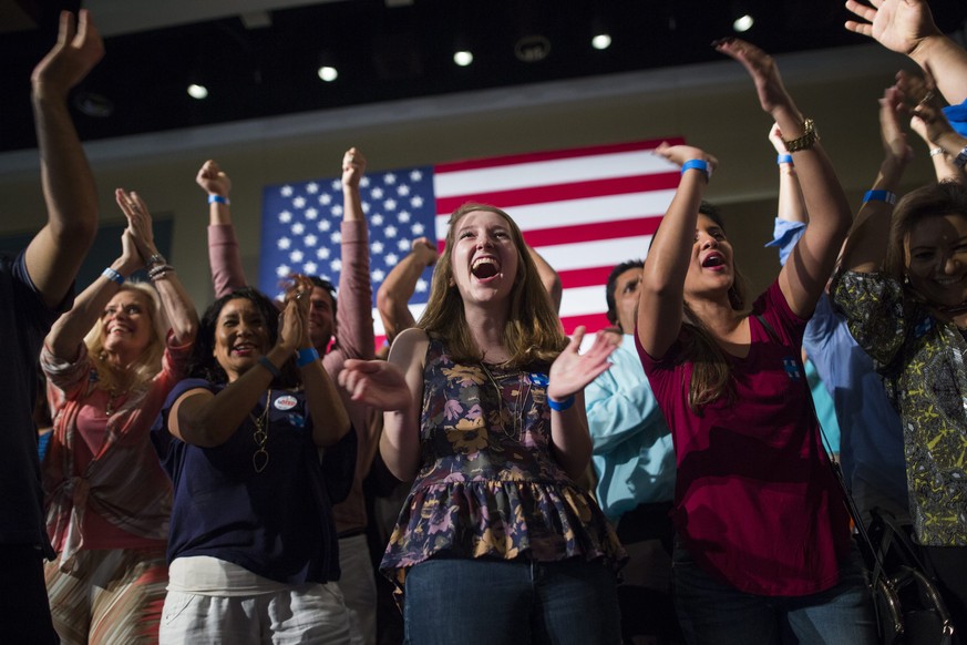 Jubel bei Clinton-Anhängern in Florida: Die ehemalige Aussenministerin fügte Rivalen Bernie Sanders im Sunshine State eine deutliche Niederlage zu.