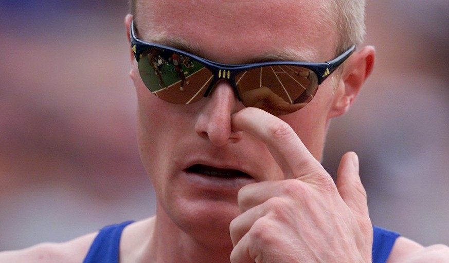 Andre Bucher of Switzerland gestures prior to compete his heat at the 800m 1st serie of the 2001 Athletics World Championships, in Edmonton, Canada, Saturday, August 4, 2001. Bucher won the heat with  ...