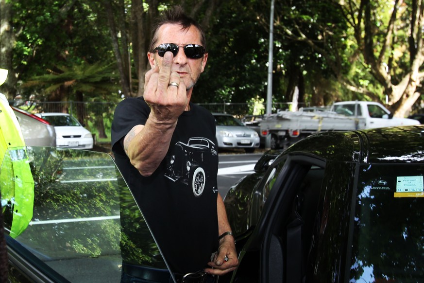 Phil Rudd muss einstecken.