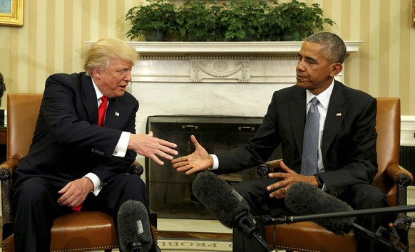 U.S. President Barack Obama meets with President-elect Donald Trump in the Oval Office of the White House in Washington November 10, 2016. REUTERS/Kevin Lamarque/File Photo