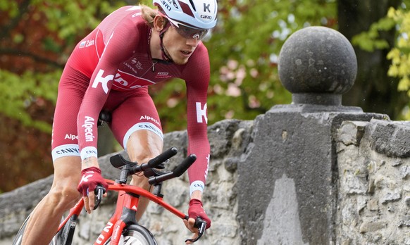 epa05927296 Ilnur Zakarin from Russia of team Katusha Alpecin competes during the prologue to the 71st Tour de Romandie UCI ProTour cycling race in Aigle, Switzerland, 25 April 2017. EPA/LAURENT GILLI ...