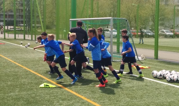 Im Training der FCZ-Junioren geht ganz schön die Post ab.&nbsp;