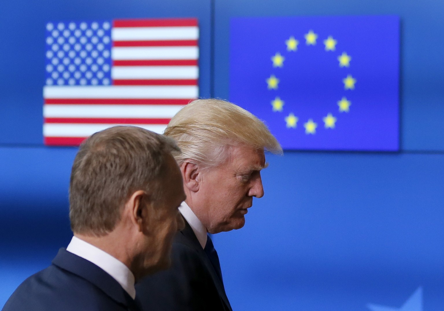 epa05988291 US President Donald J. Trump (R) talks with President of the European Council Donald Tusk (L), ahead of a meeting with EU leaders at the European Council, in Brussels, Belgium, 25 May 2017 ...