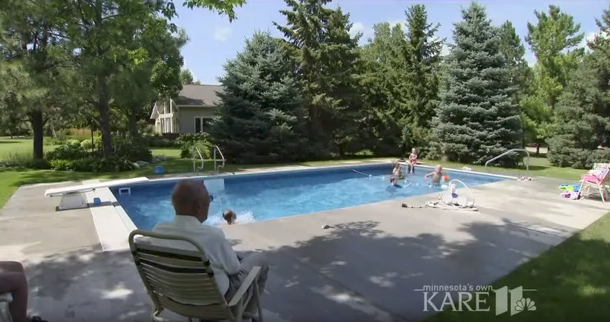 Hat jeden Nachmittag Action im Garten: Der 94-jährige Keith Davidson.