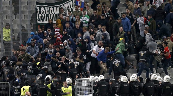 Scharmützel in Istanbul zwischen den russischen Fans und den Sicherheitskräften.