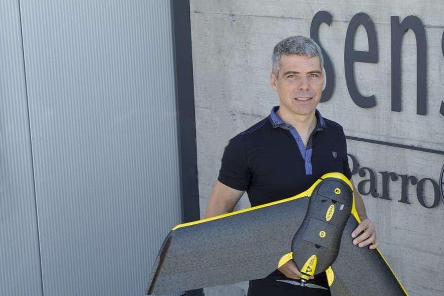 Jean-Christophe Zufferey und seine Drone eBee.