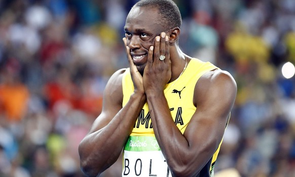 epa05495143 Usain Bolt of Jamaica prepares for competing during the men&#039;s 200m semi finals of the Rio 2016 Olympic Games Athletics, Track and Field events at the Olympic Stadium in Rio de Janeiro ...