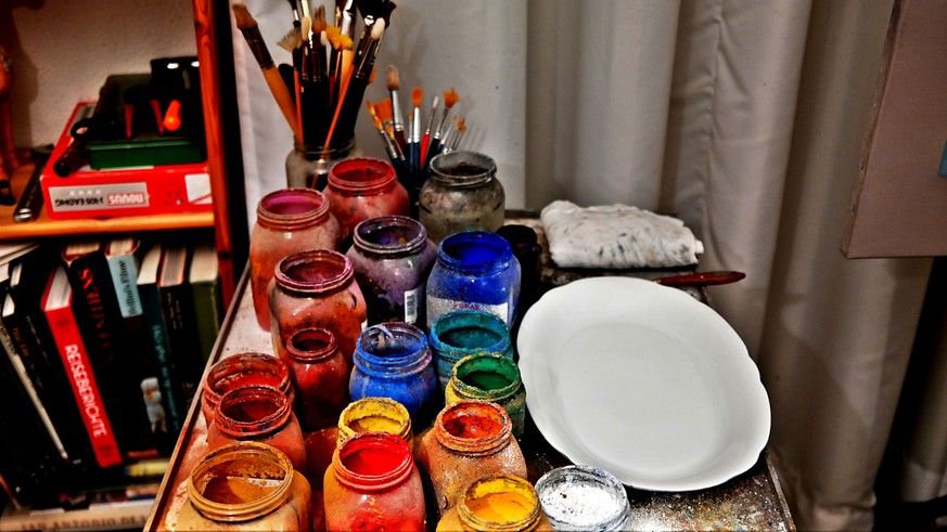 Valentin Lustigs selbst hergestellte Farben: Pigmente, Öl und Eidotter als Bindemittel.