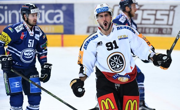 Lugano’s Julian Walker celebrates the 0:1, during the preliminary round game of National League A (NLA) Swiss Championship 2016/17 between HC Ambri Piotta and HC Lugano, at the ice stadium in Ambri, S ...