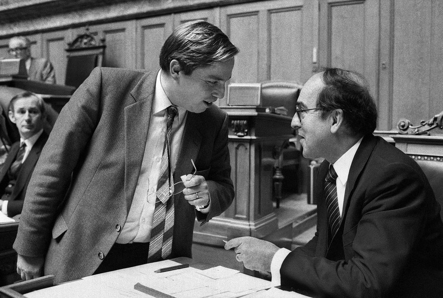CVP-Bundesrat Kurt Furgler (r.) 1983 im Gespräch mit Christoph Blocher, der bald zahlreiche konservative Katholiken auf seine Seite ziehen wird.