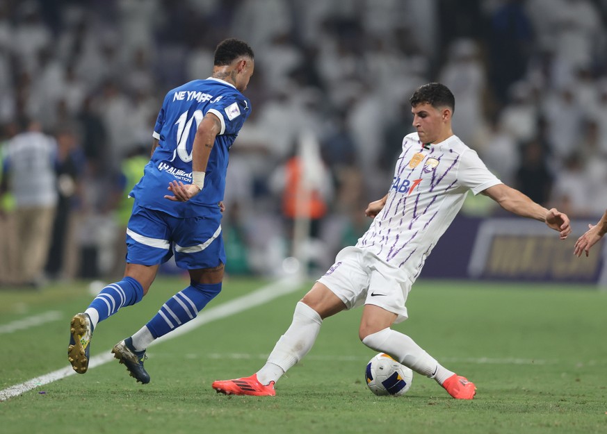 Nachrichten Linkding epa11673691 Neymar (L) of Al-Hilal and Gino Infantino of Al Ain in action during the AFC Champions League soccer match between Al Ain and Al Hilal in Al Ain, United Arab Emirates, 21 October 2024. EPA ...