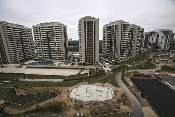 epa05386597 A general view over buildings in the Olympic Village during a media tour in Rio de Janeiro, Brazil, 23 June 2016. The Rio 2016 Summer Olympics are held from 05 to 21 August 2016. EPA/ANTON ...