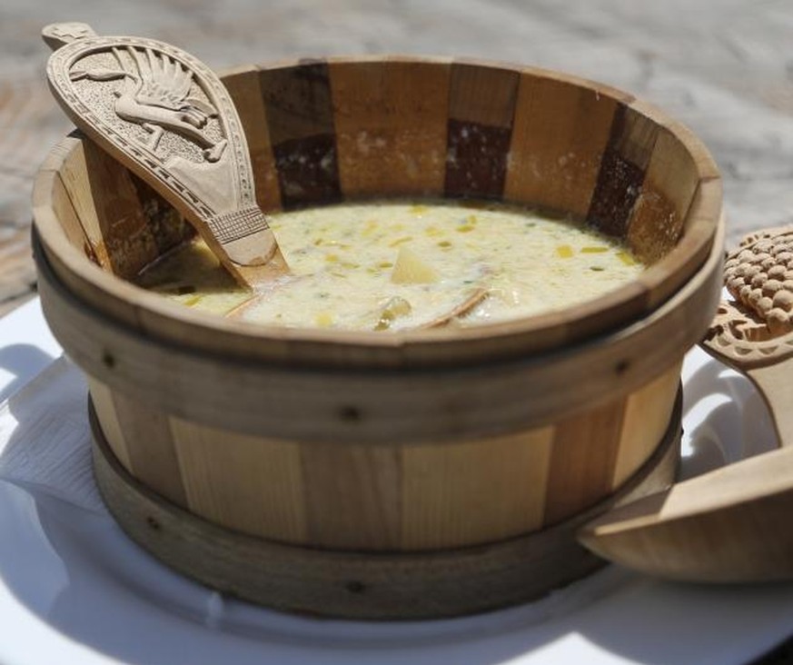 soupe de chalet bergsuppe fribourg gruyere suppe essen food schweiz schweizer https://www.la-gruyere.ch/de/P10418/bergsuppe-soupe-de-chalet