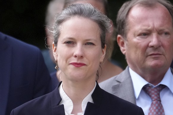 Nachrichten Linkding Lucie Castets, the New Popular Front coalition's choice for prime minister, arrives at the Elysee Palace as French President Emmanuel Macron holds talks with key political players in a bid to for ...