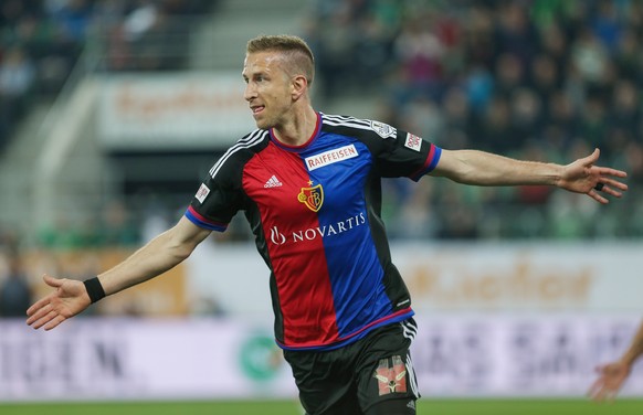 Der Basler Marc Janko freut sich nach seinem Kopfballtreffer zum 0:2, aufgenommen am Samstag, 1. April 2017, beim Fussball Super-League Spiel zwischen dem FC St. Gallen und dem FC Basel in der kybunpa ...