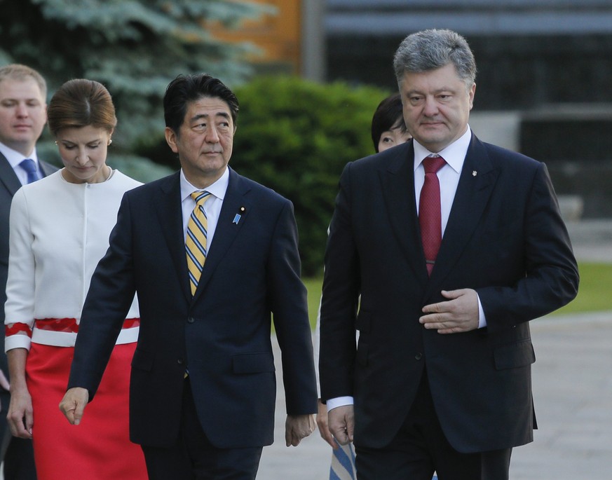 Japans Premierminister Abe und der ukrainische Präsident Poroschenko.