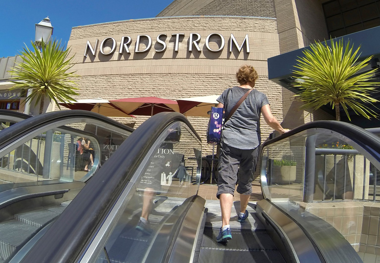 FILE PHOTO -- A Nordstrom department store is shown at a shopping center in San Diego, California September 10, 2014. REUTERS/Mike Blake/File Photo