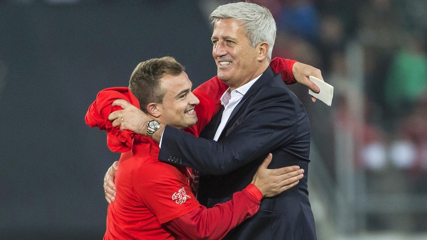 Der Trainer und der heute nicht eingesetzte, angeschlagene Xherdan Shaqiri.