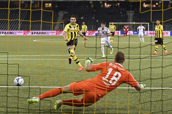 Milan Gajic bezwingt Vaduz-Goalie&nbsp;Andreas Hirzel per Penalty zum 1:1