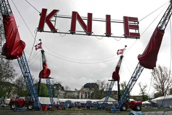 Der Zirkus Knie auf dem Sechseläutenplatz in Zürich.&nbsp;