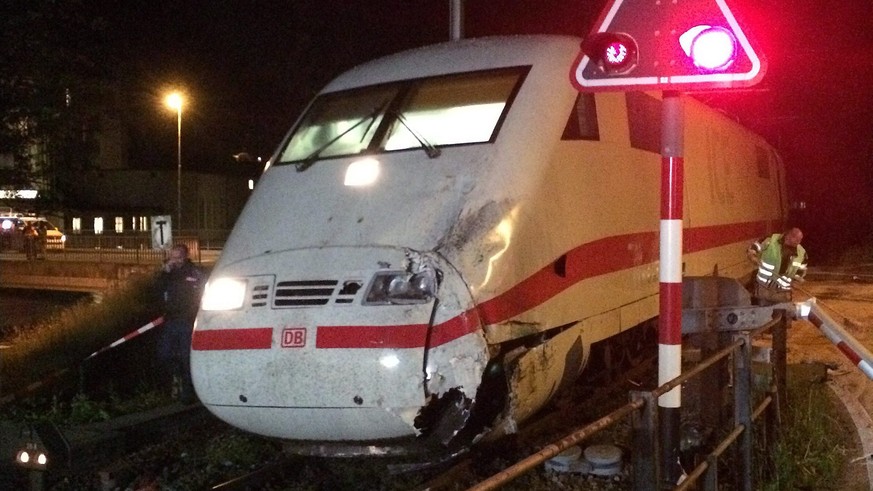 Der beschädigte Zug der Deutschen Bahn.