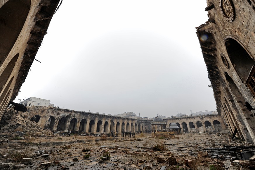 Men walk near damage inside Aleppo&#039;s Umayyad mosque, Syria December 13, 2016. REUTERS/Omar Sanadiki SEARCH &quot;ALEPPO HERITAGE&quot; FOR THIS STORY. SEARCH &quot;WIDER IMAGE&quot; FOR ALL STORI ...