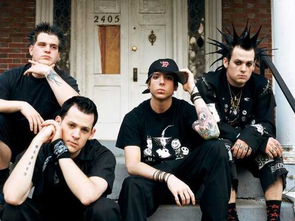 good charlotte 2002 http://goodcharlotte.wikia.com/wiki/Good_Charlotte