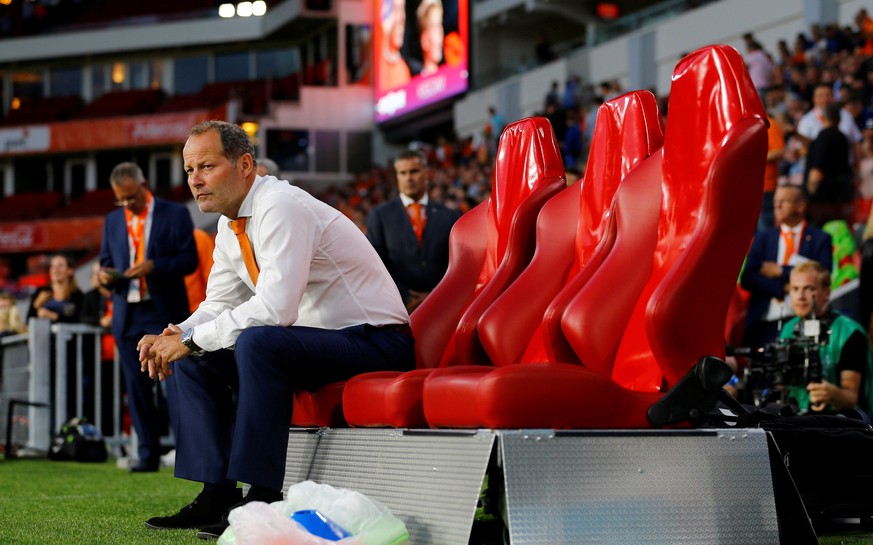 Football Soccer - Netherlands v Greece - International Friendly - Philips Stadion, Eindhoven, Netherlands - 01/09/16 Netherlands&#039; coach Danny Blind sits on the bench. REUTERS/Michael Kooren