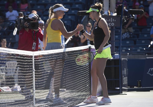 Bencic (rechts) beim Handshake mit Wozniacki.