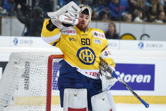 Davos goalkeeper Melvin Nyffeler during the game between HK Dinamo Minsk and Switzerlands HC Davos at the 90th Spengler Cup ice hockey tournament in Davos, Switzerland, Wednesday, December 28, 2016. ( ...