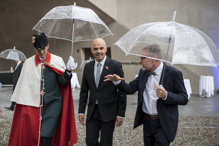 Bundesrat Alain Berset, Mitte, bei der Ankunft anlaesslich der offiziellen Eroeffnung des Neubaus Landesmuseum Zuerich, aufgenommen am Sonntag, 31. Juli 2016 in Zuerich. Nach drei Jahren und neun Mona ...