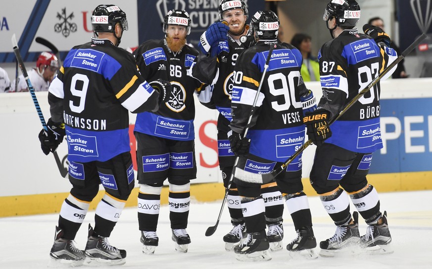 Players of Lugano celebrate after James Wisniewski, third from left, scored 1-0, during the game between HC Lugano and Avtomobilist Yekaterinburg, at the 90th Spengler Cup ice hockey tournament in Dav ...