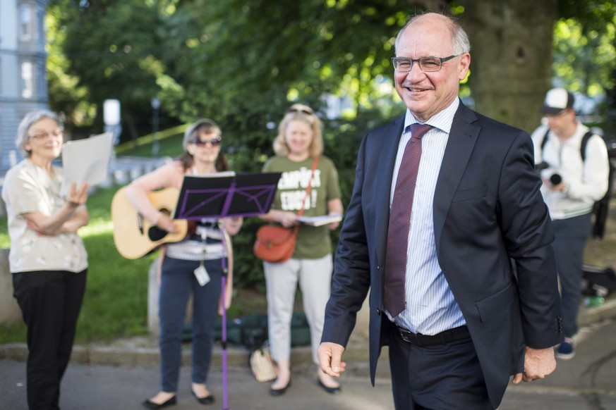 Vor dem Obergericht bekundete am frühen Donnerstagmorgen ein knappes Dutzend Personen aus dem Umfeld der AL ihre Unterstützung für Rudolf Elmer.