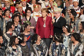 Hat einen Unterleib: Kanzlerin Merkel.