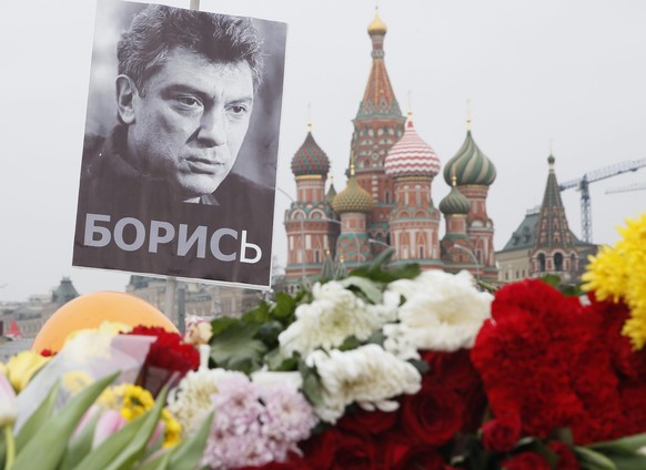Abbild des getöteten Putin-Kritikers Boris Nemzow – im Hintergrund der Kreml.