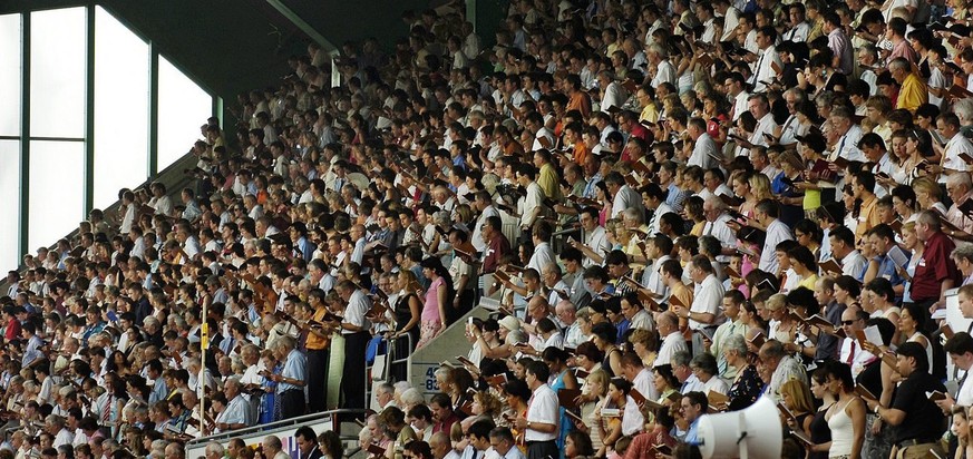 Die Zeugen Jehovas bei ihrem jährlichen Kongress im Hallenstadion in Zürich.