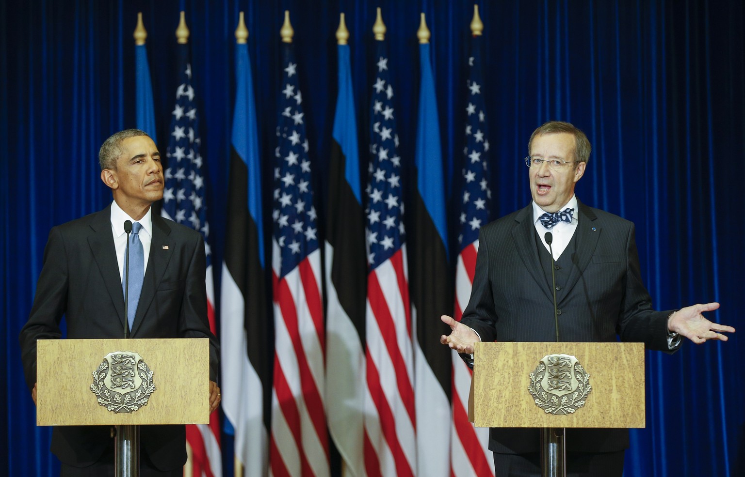 Estlands Staatschef Toomas Hendrik Ilves (rechts) stellte die Gründungsakte des NATO-Russland-Rates infrage.