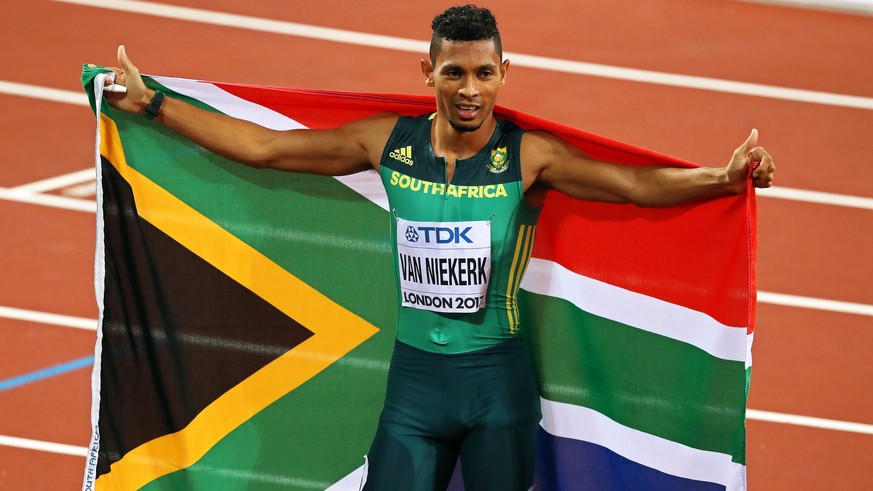 epa06132915 South Africa&#039;s Wayde van Niekerk celebrates after winning the men&#039;s 400m final at the London 2017 IAAF World Championships in London, Britain, 08 August 2017. EPA/SEAN DEMPSEY