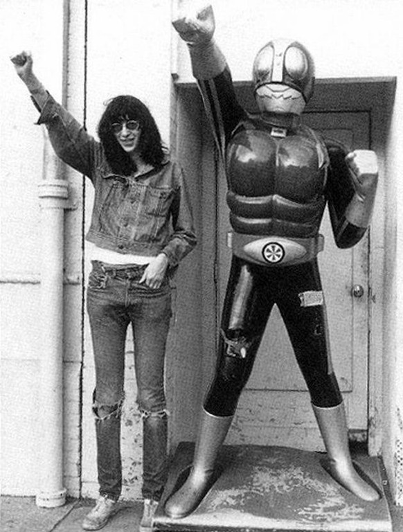 joey ramone kamen rider japan ramones punk manga https://www.pinterest.com/stofnijn/ramones/